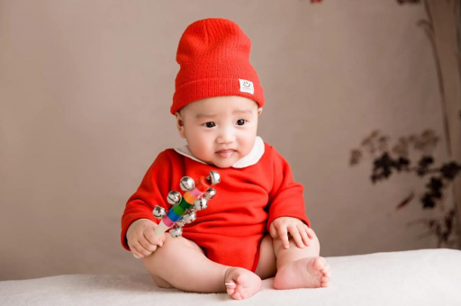 塔城宝宝几个月戴银手镯好 塔城宝宝几个月戴银手镯好